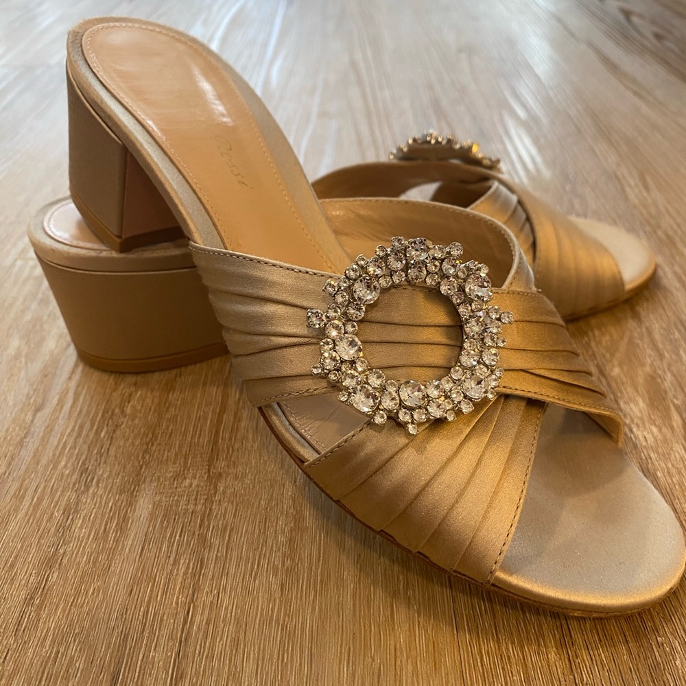 Gianvito Rossi Monroe Raso Bisque Crystal Embellished Champagne Satin Heel